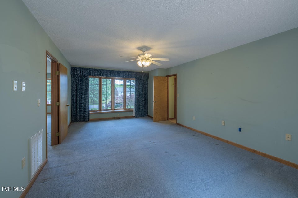 Photo #25: 144 Windmere Place