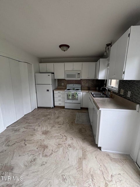 Photo #4: 182 Oakcrest Circle