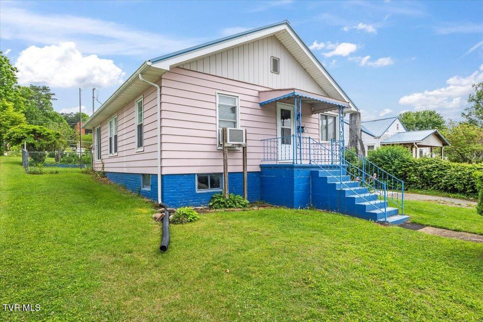 Photo #4: 648 Maple Ave Avenue