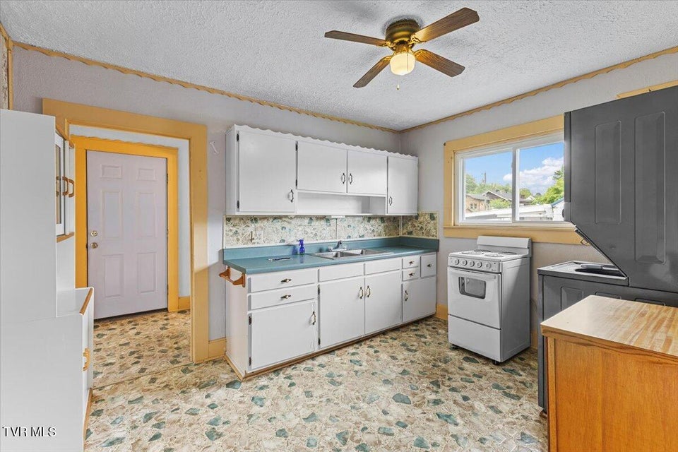 Photo #17: 648 Maple Ave Avenue