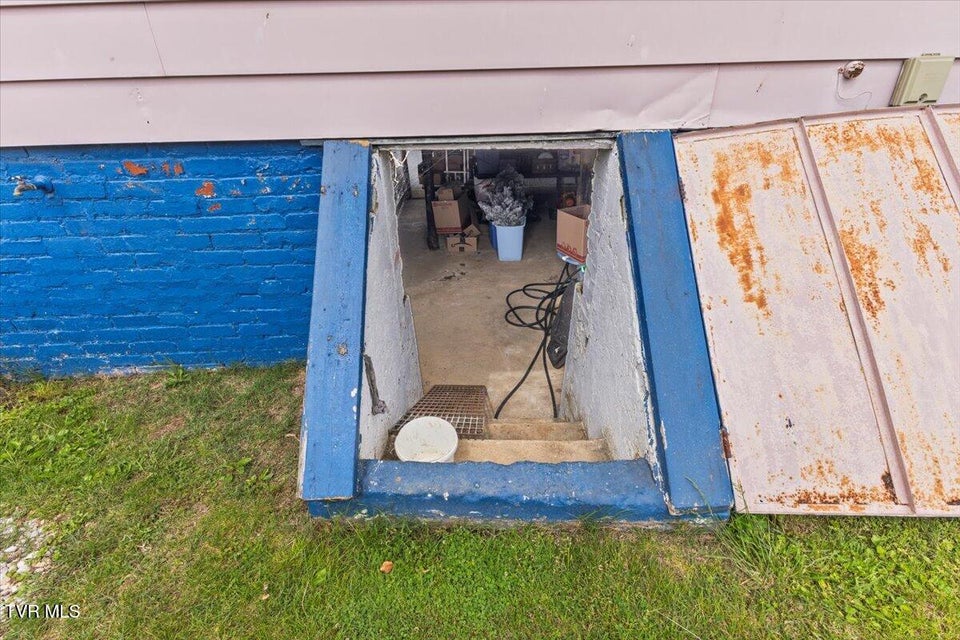 Photo #19: 648 Maple Ave Avenue