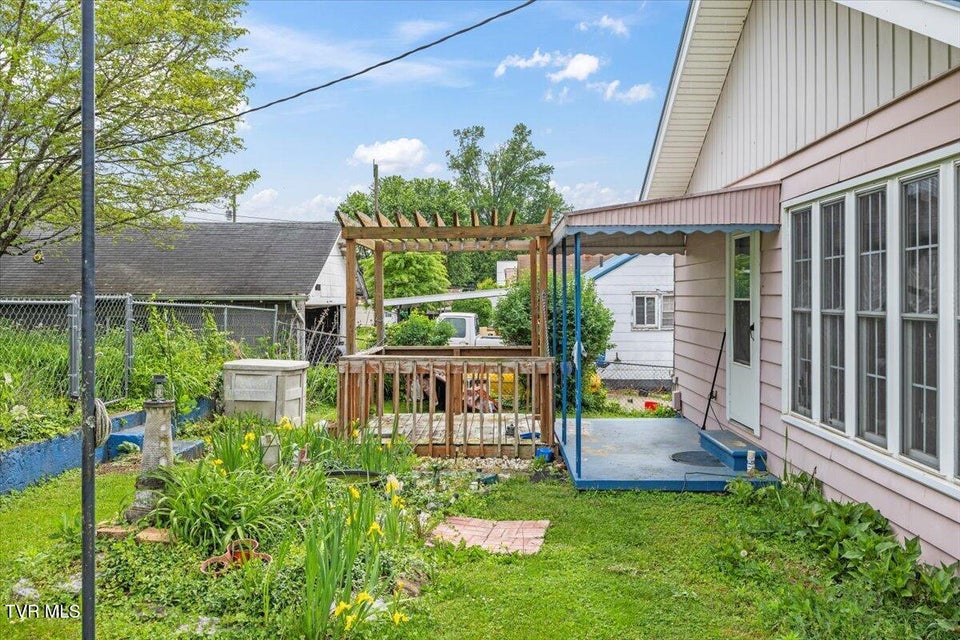 Photo #23: 648 Maple Ave Avenue