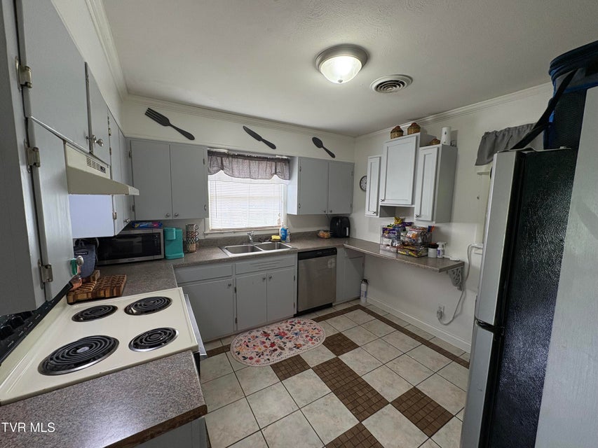 Photo #11: 112 Mayor Avenue