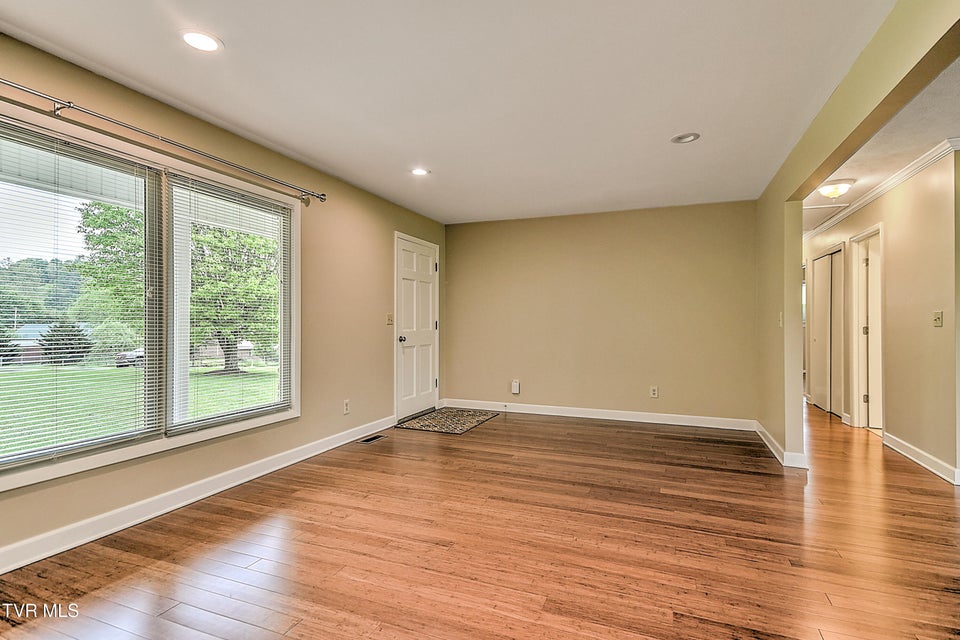 Photo #6: 126 Wilson Avenue