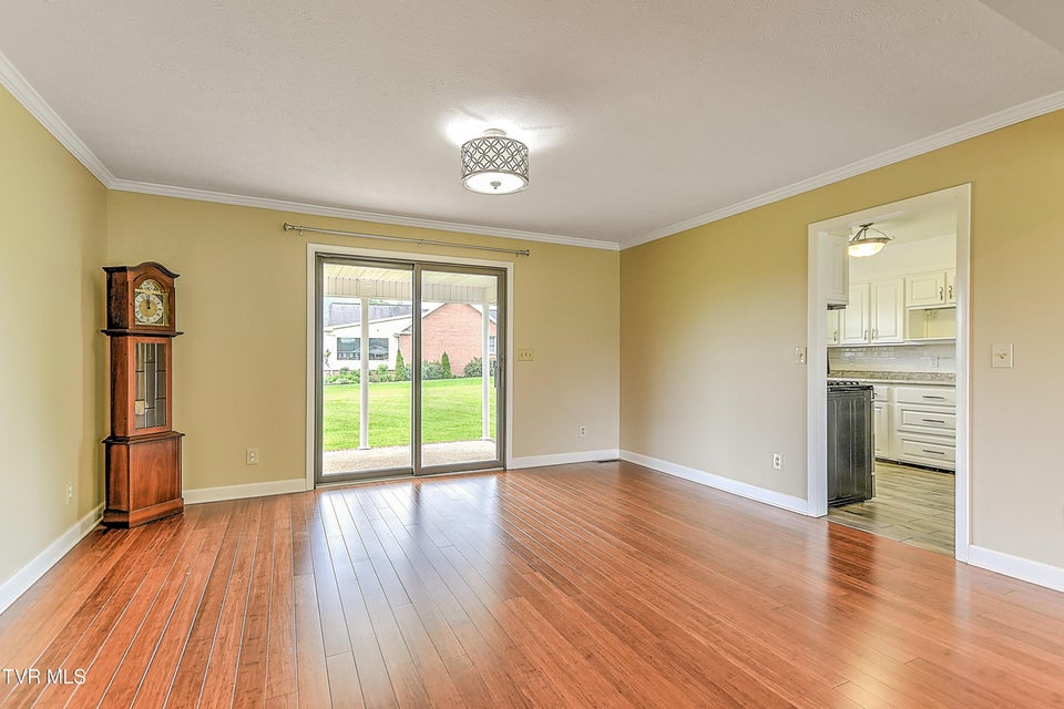 Photo #8: 126 Wilson Avenue
