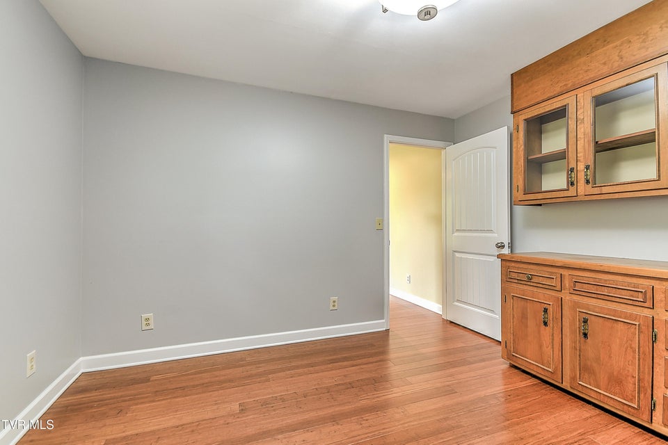Photo #13: 126 Wilson Avenue