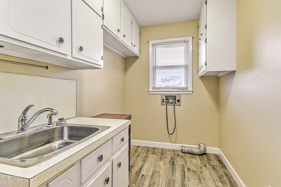 Photo #20: 126 Wilson Avenue