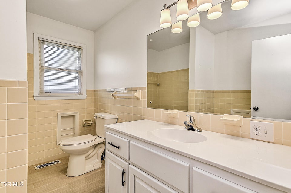 Photo #22: 126 Wilson Avenue