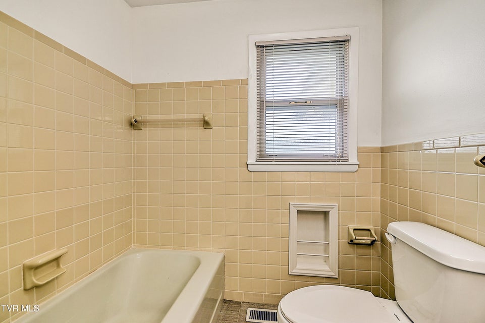 Photo #23: 126 Wilson Avenue