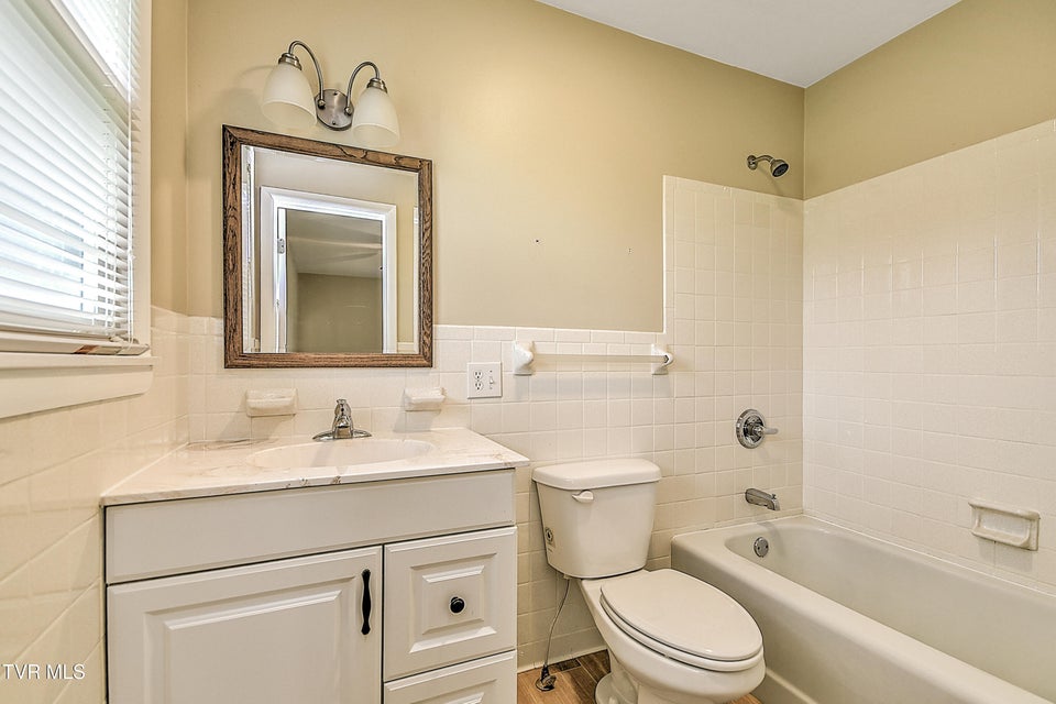 Photo #29: 126 Wilson Avenue