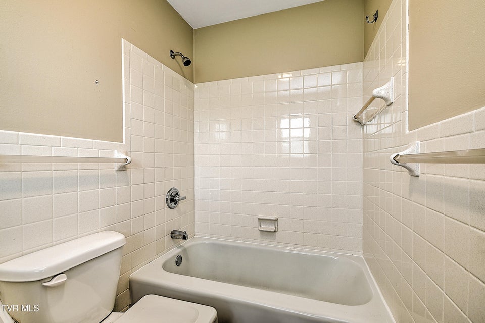 Photo #30: 126 Wilson Avenue