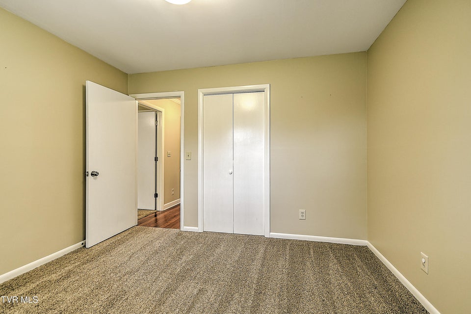 Photo #32: 126 Wilson Avenue