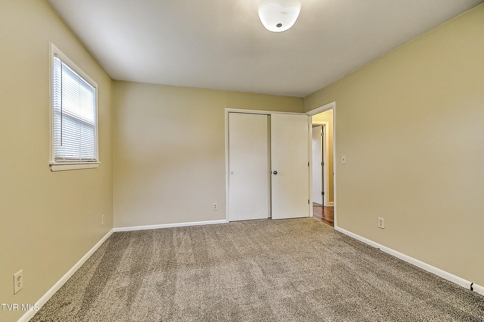 Photo #37: 126 Wilson Avenue
