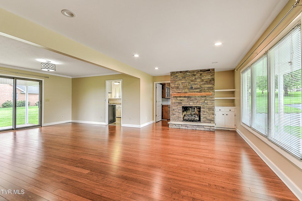 Photo #5: 126 Wilson Avenue