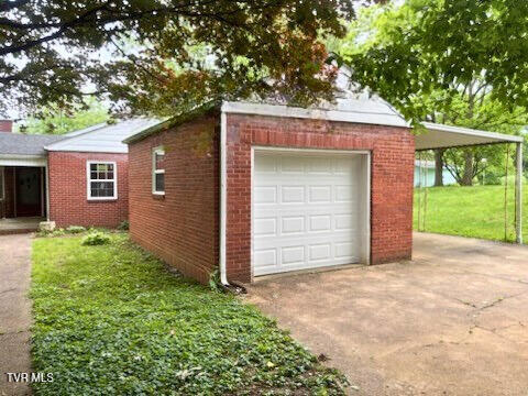 Photo #7: 804 Maple Street