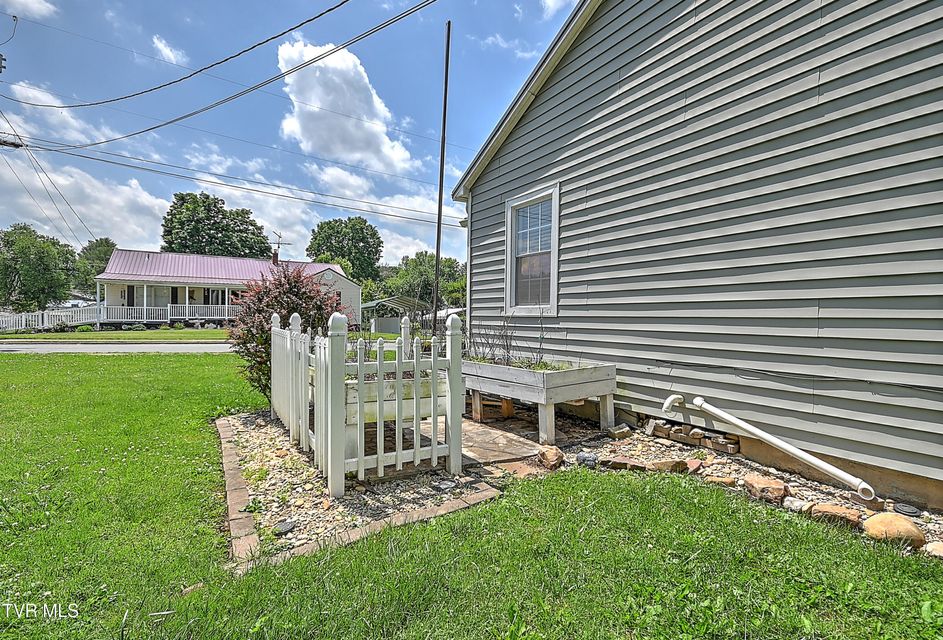 Photo #50: 1401 Burgie Street