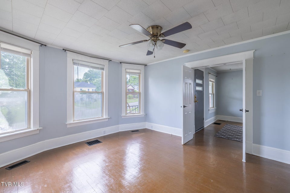 Photo #6: 316 Delaware Street