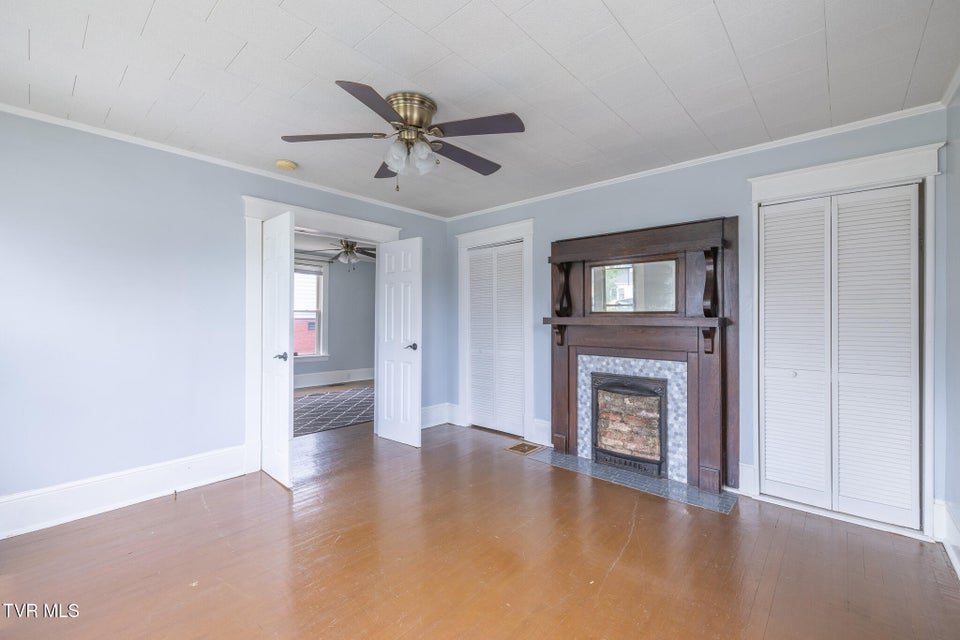 Photo #7: 316 Delaware Street