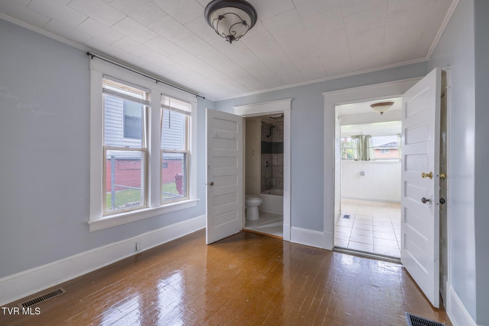 Photo #15: 316 Delaware Street