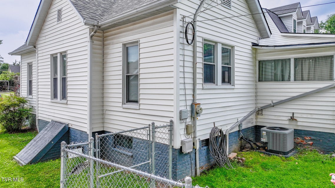 Photo #20: 316 Delaware Street