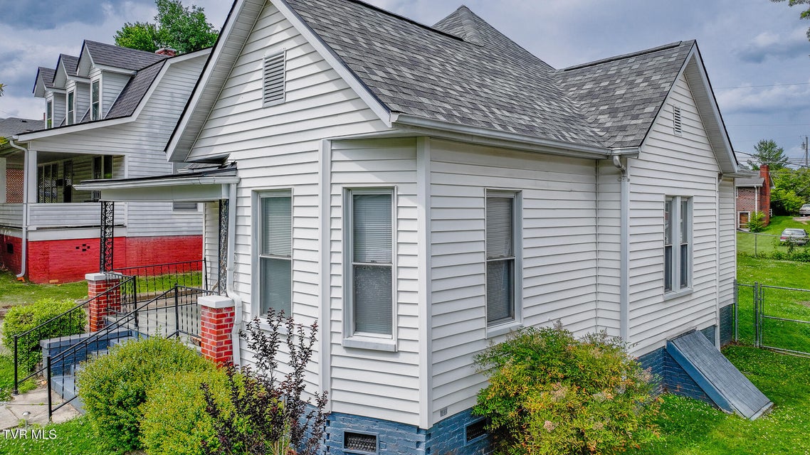 Photo #21: 316 Delaware Street