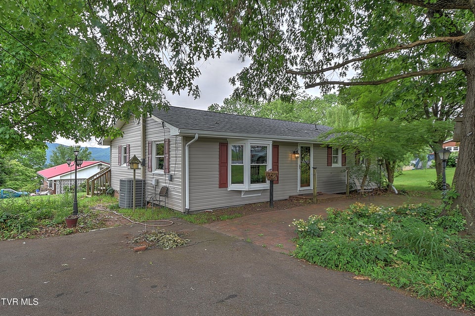 Photo #6: 464 Devault Street