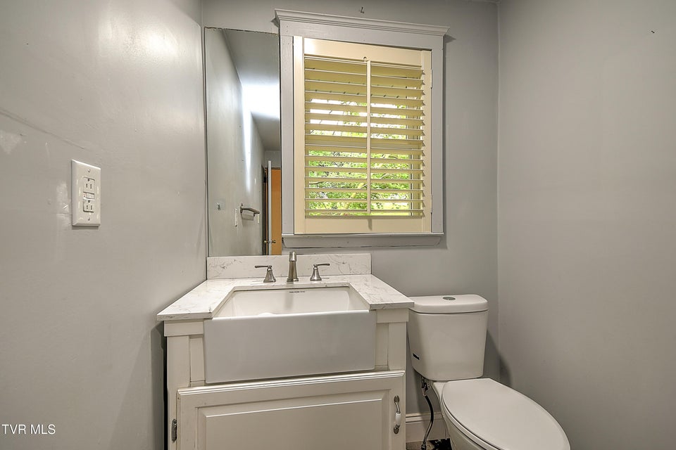 Photo #32: 464 Devault Street
