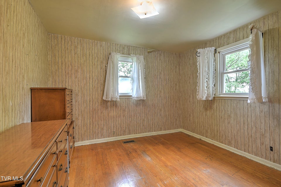 Photo #33: 464 Devault Street