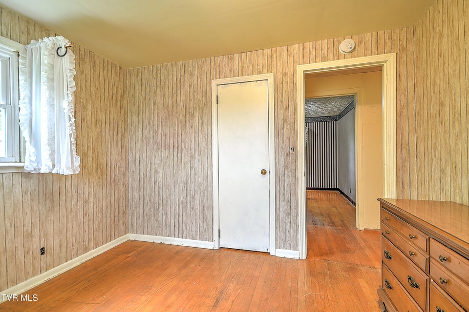 Photo #36: 464 Devault Street