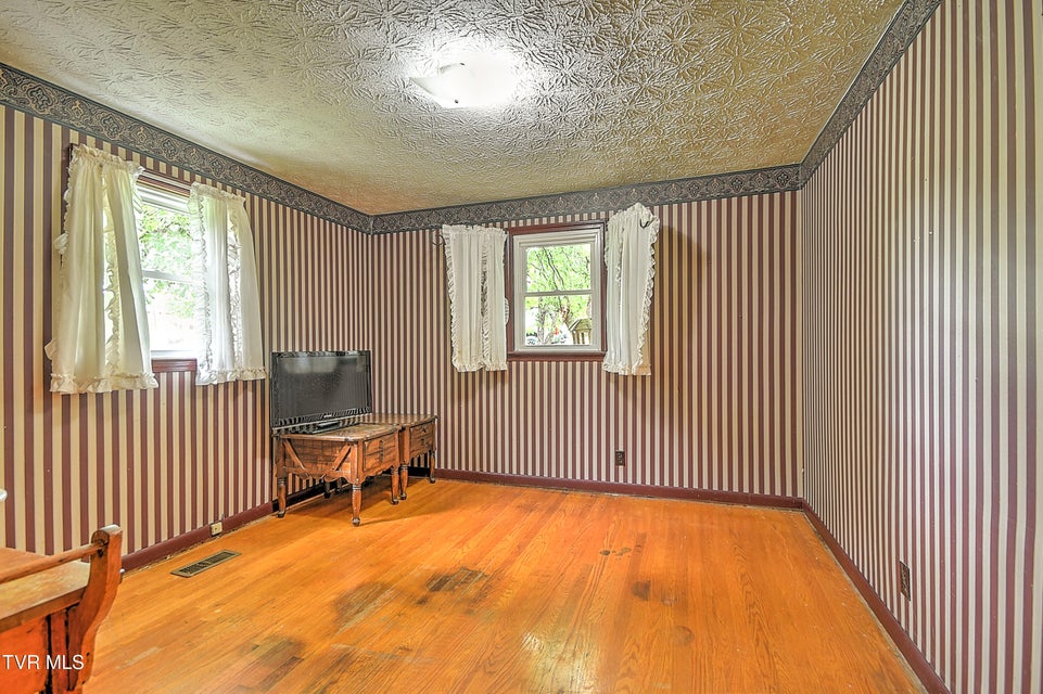 Photo #37: 464 Devault Street