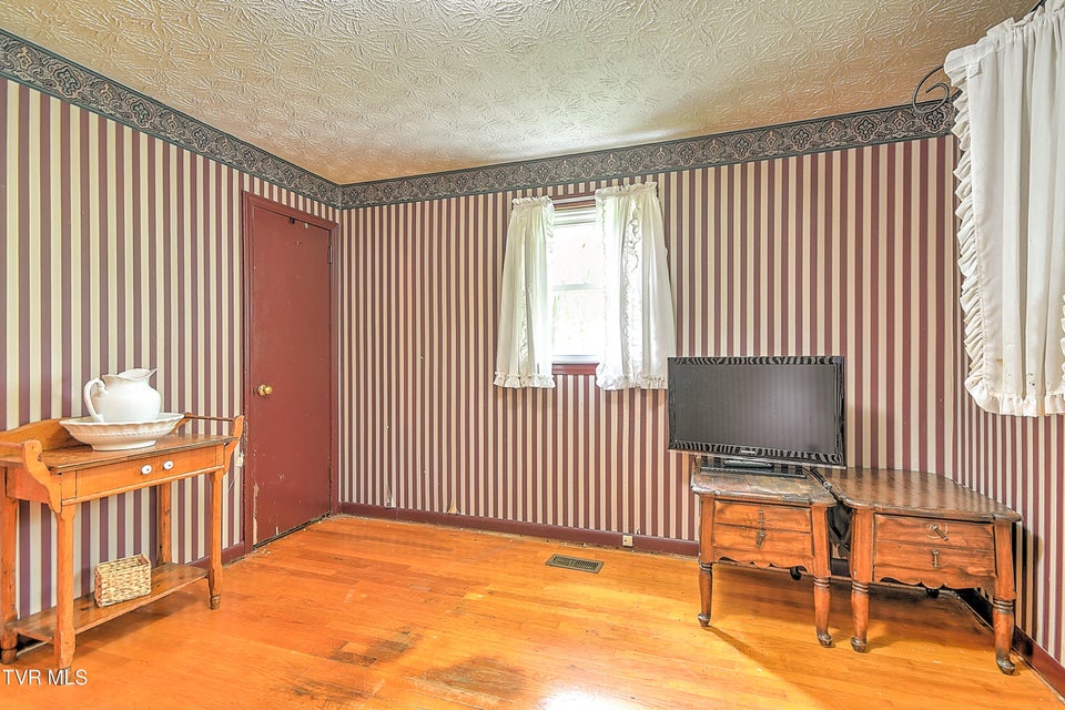 Photo #39: 464 Devault Street