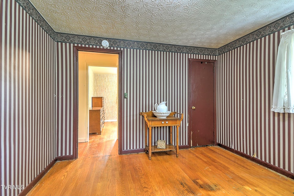 Photo #40: 464 Devault Street