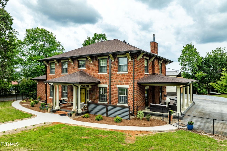 Photo #3: 2107 Bartlett Street