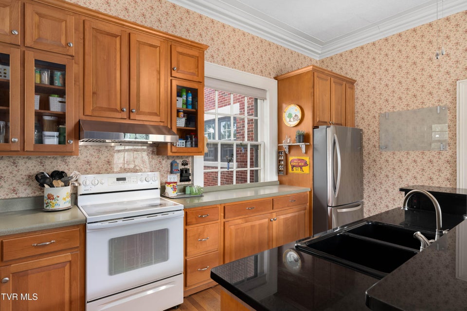 Photo #27: 2107 Bartlett Street