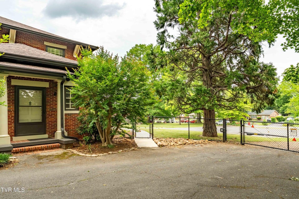 Photo #68: 2107 Bartlett Street