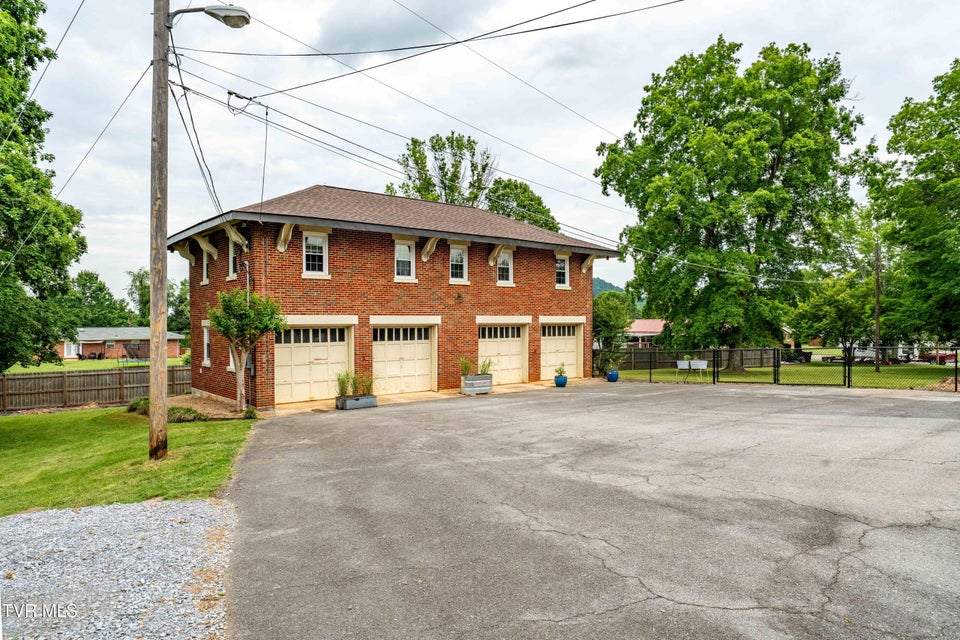 Photo #71: 2107 Bartlett Street