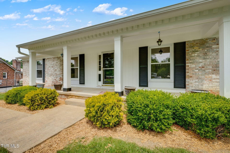 Photo #3: 524 Robindale Lane