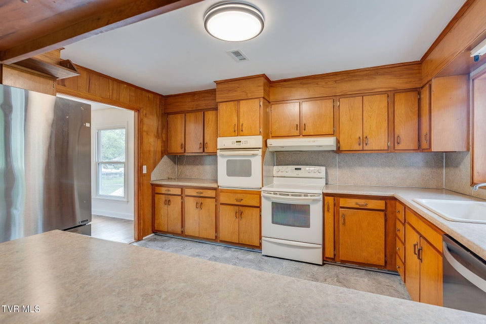Photo #17: 524 Robindale Lane