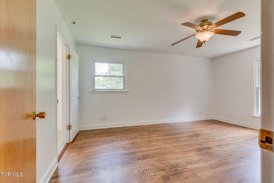 Photo #18: 524 Robindale Lane