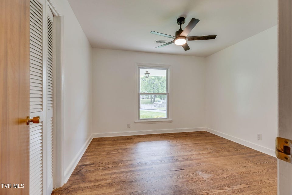 Photo #25: 524 Robindale Lane