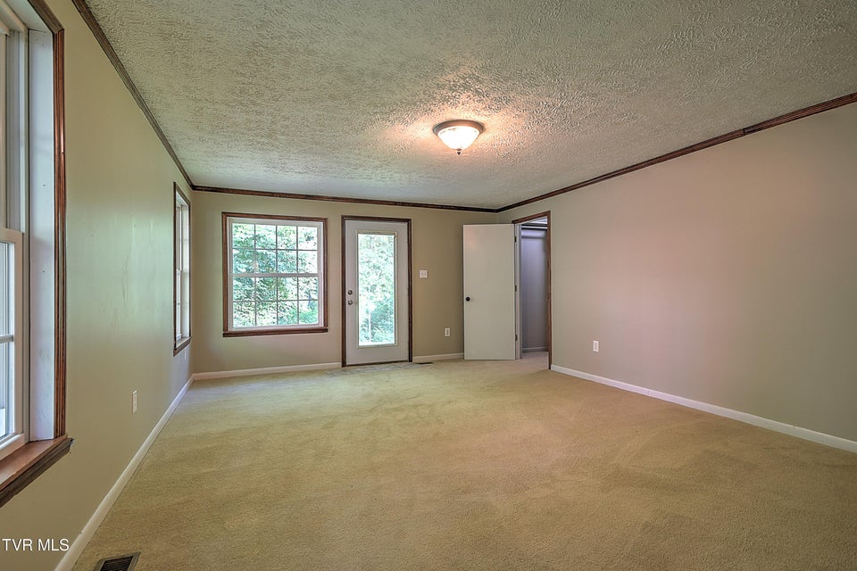 Photo #17: 121 Hermitage Drive