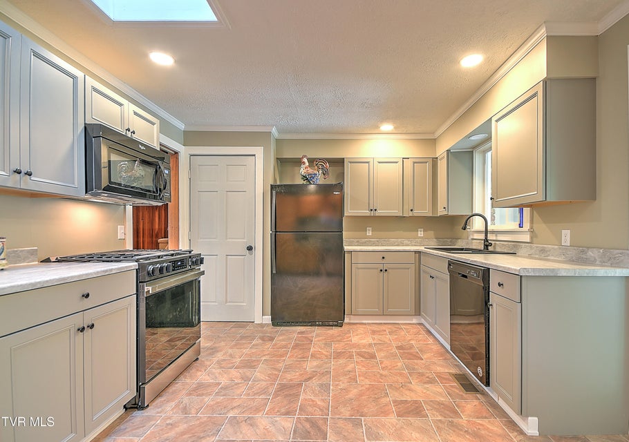 Photo #21: 121 Hermitage Drive