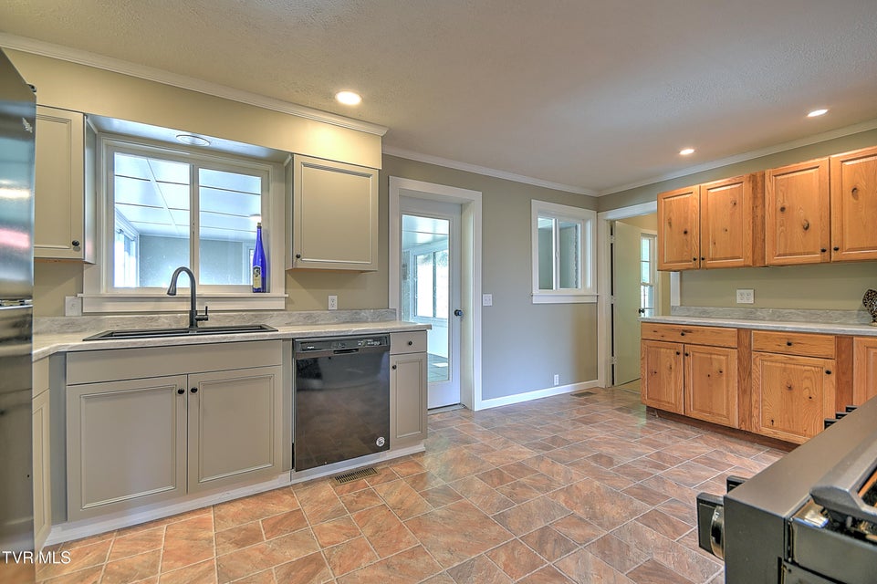 Photo #24: 121 Hermitage Drive