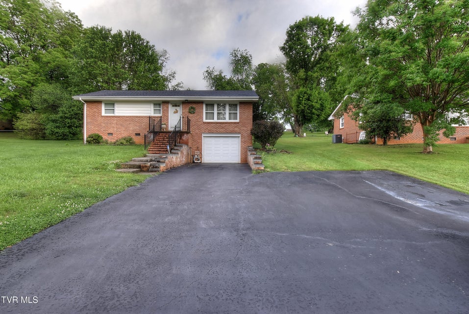 Photo #3: 320 Swanee Drive