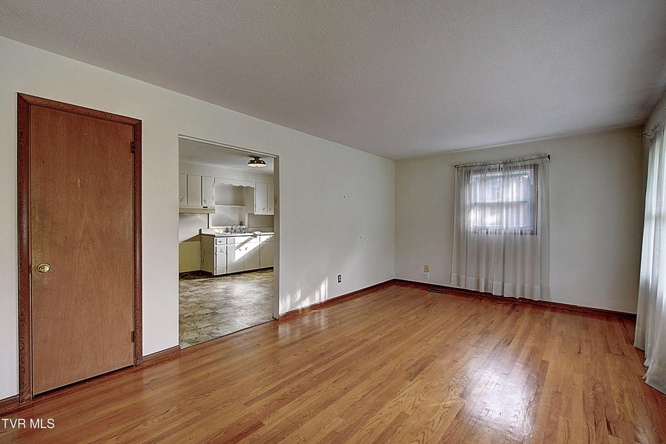 Photo #6: 320 Swanee Drive