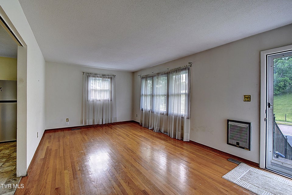Photo #7: 320 Swanee Drive