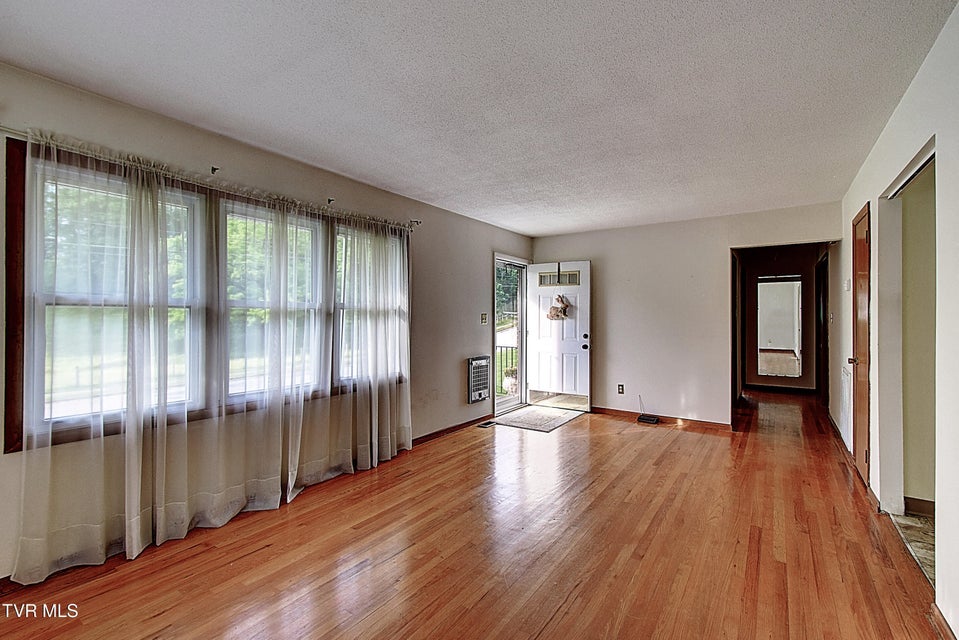 Photo #8: 320 Swanee Drive