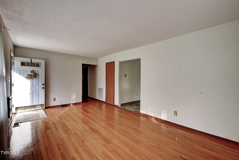 Photo #9: 320 Swanee Drive