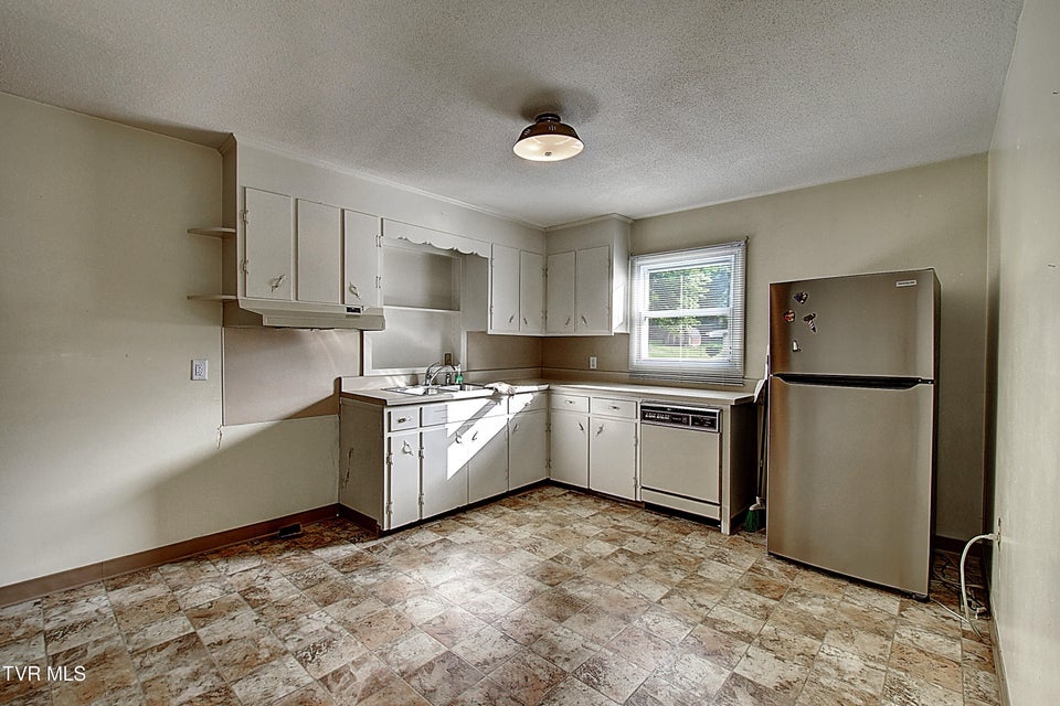 Photo #10: 320 Swanee Drive