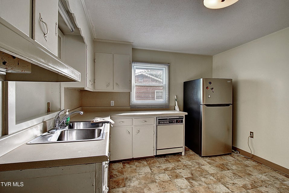 Photo #11: 320 Swanee Drive